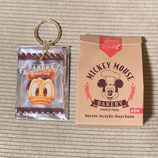 ディズニー(Disney)のディズニーストア シークレットアクリルキーチェーン ドナルド ベーカリー(キャラクターグッズ)