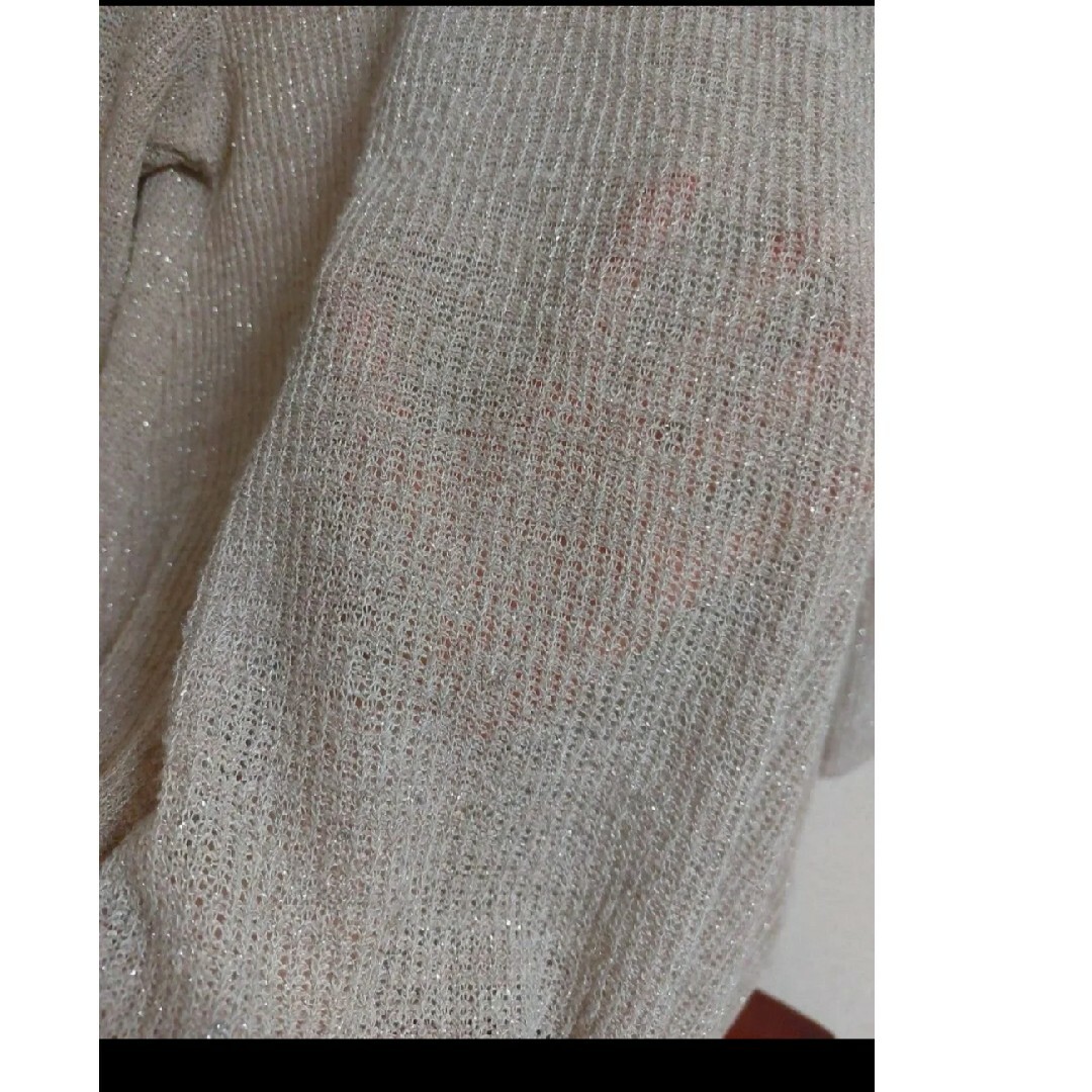 ラメニット　春ニット セーター ベージュ レディースのトップス(ニット/セーター)の商品写真