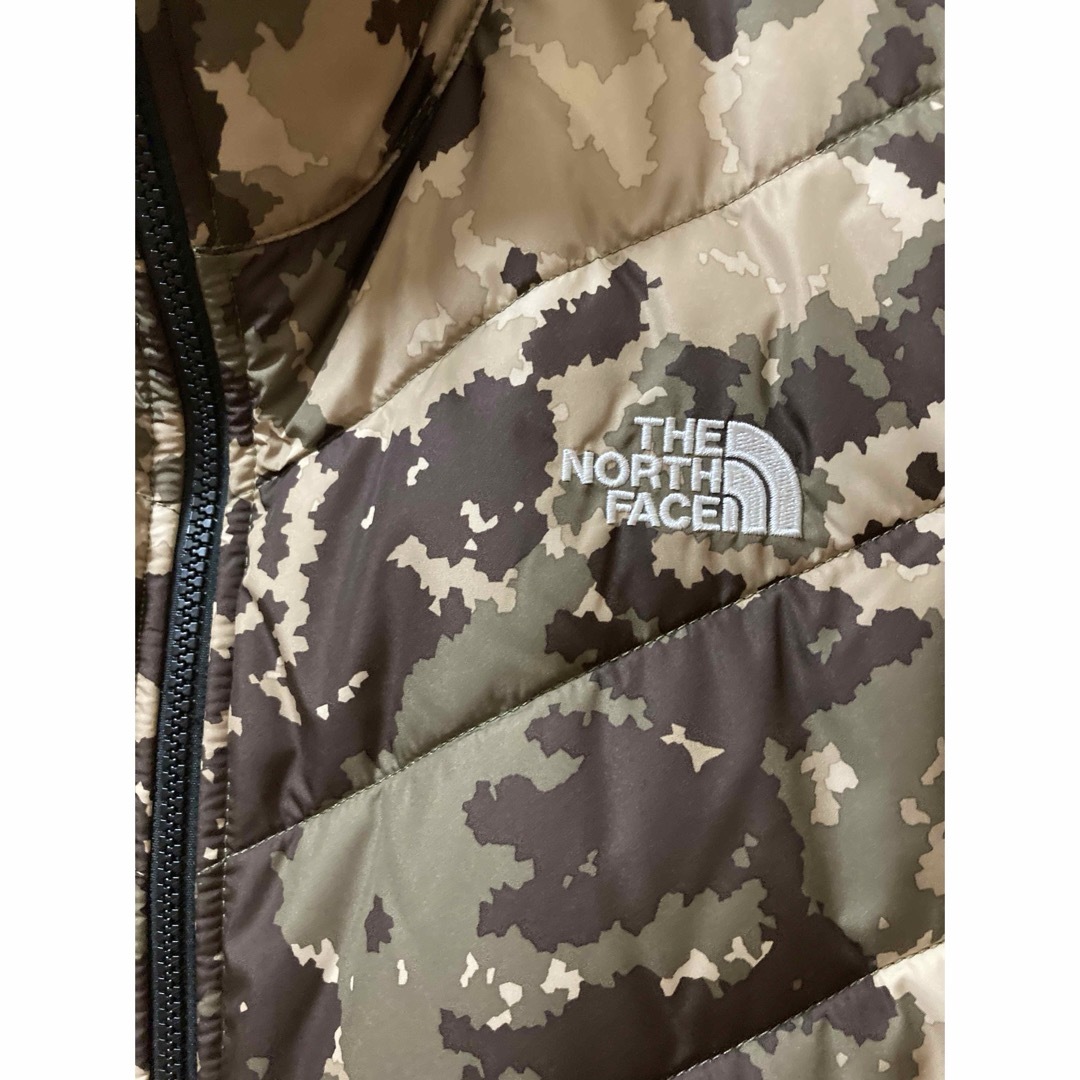 THE NORTH FACE(ザノースフェイス)のノースフェイス ダウンベストXL 迷彩 メンズのジャケット/アウター(ダウンベスト)の商品写真