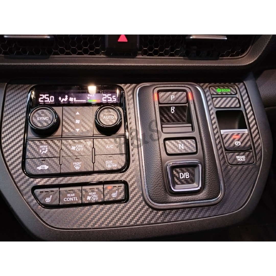 ホンダ(ホンダ)のステップワゴンRP8 e:HEV シフトパネル エアコンスイッチ 3Dカーボン調 自動車/バイクの自動車(車内アクセサリ)の商品写真