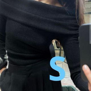 ザラ(ZARA)のテクスチャーオフショルダートップス　ブラック　S(カットソー(長袖/七分))