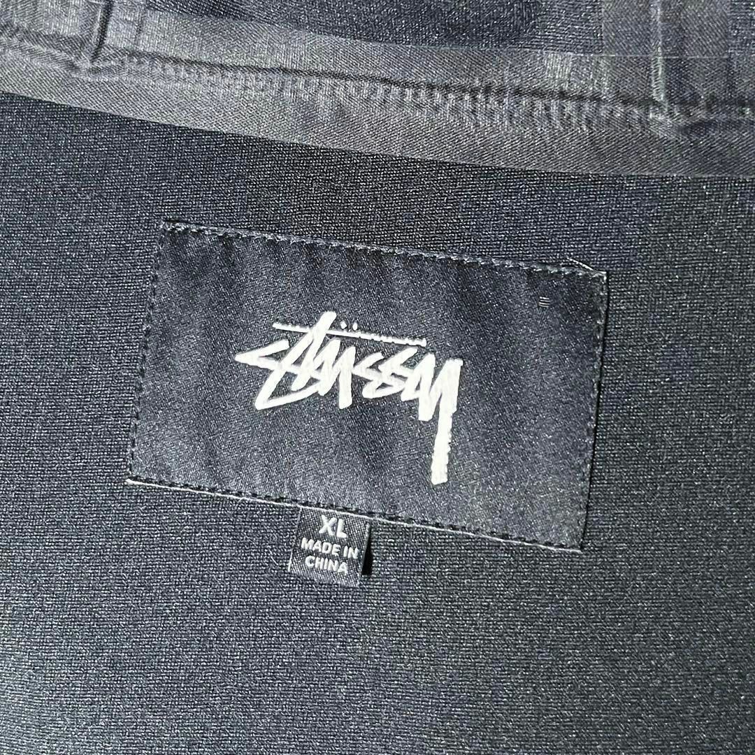 STUSSY(ステューシー)の【新品 XL】ステューシー 刺繍ロゴ 防水 ボンディング シェル パーカー 黒 メンズのジャケット/アウター(マウンテンパーカー)の商品写真