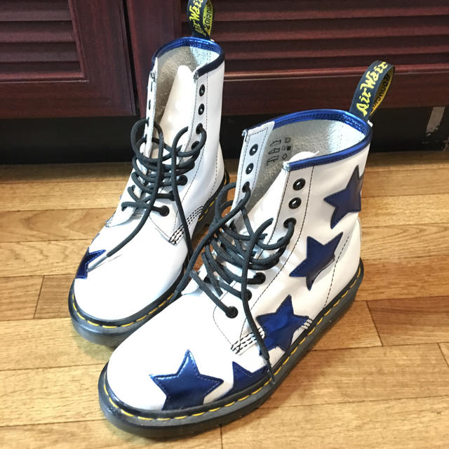 Dr.Martens(ドクターマーチン)のドクターマーチン 星柄 ホワイト ブルー スター UK5 24cm レディースの靴/シューズ(ブーツ)の商品写真