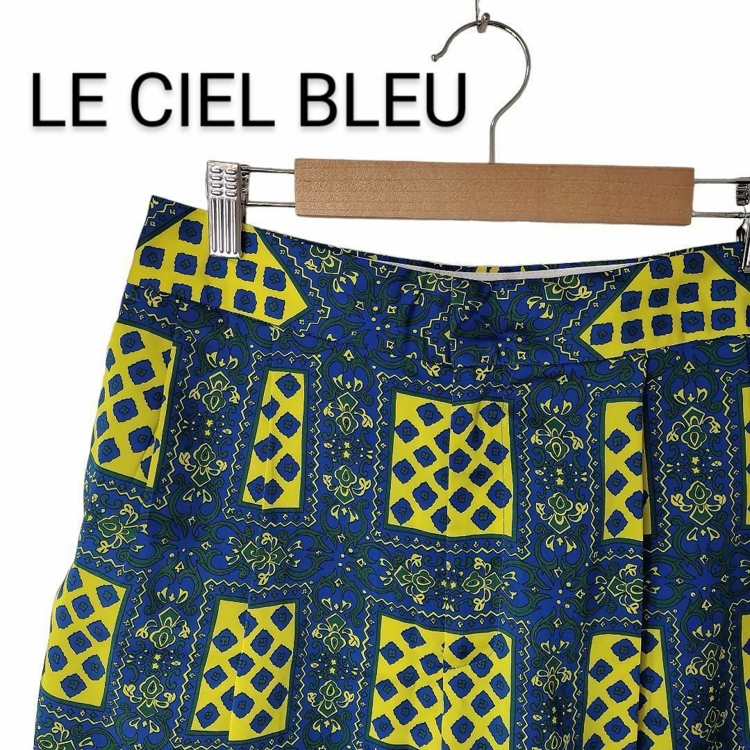 LE CIEL BLEU(ルシェルブルー)の極美品【ルシェルブルー】ショートパンツ　総柄　日本製　40　L　青　黄　おしゃれ レディースのパンツ(ショートパンツ)の商品写真