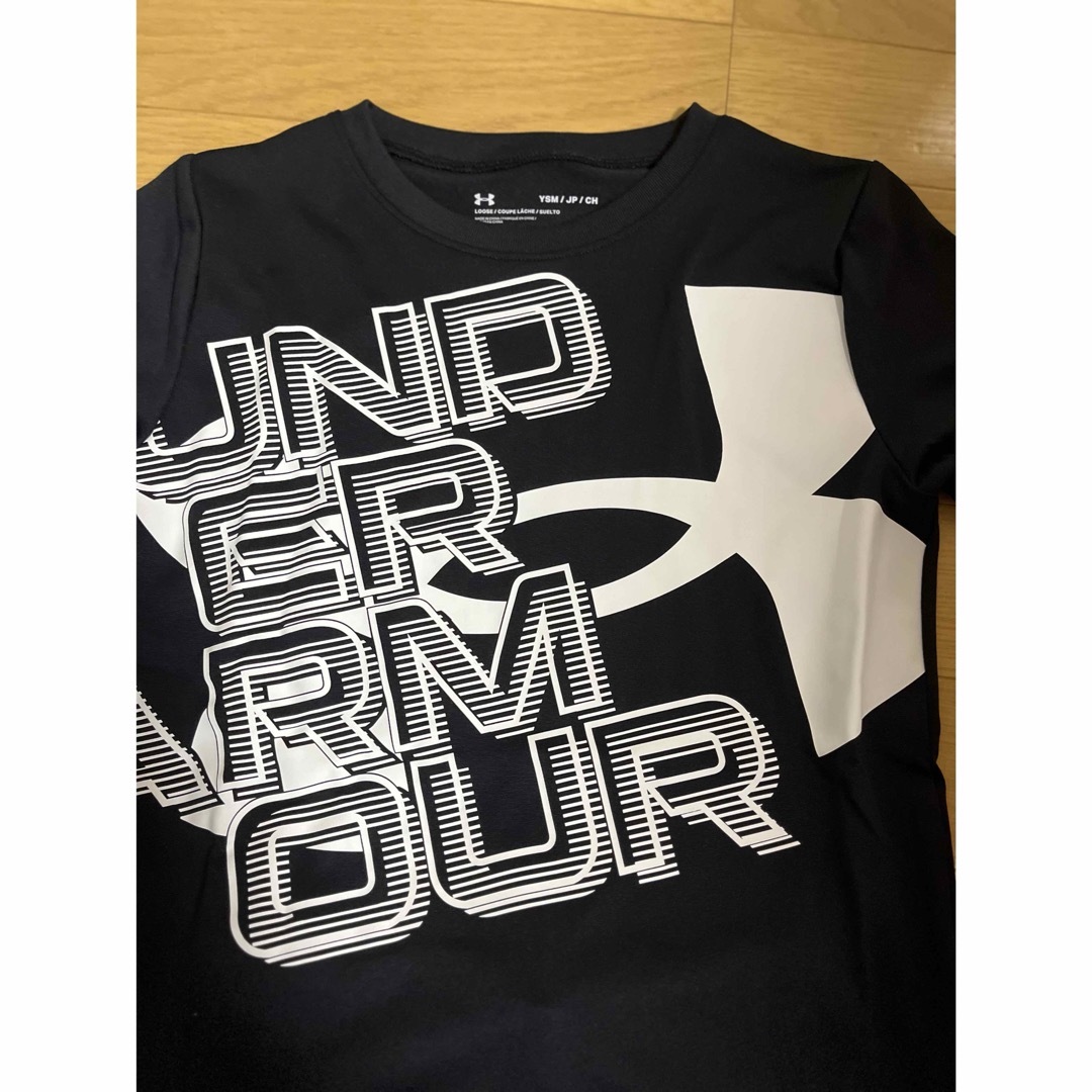 UNDER ARMOUR(アンダーアーマー)の新品　アンダーアーマー YSM 130cm パンツ　半袖Tシャツ　上下セット キッズ/ベビー/マタニティのキッズ服男の子用(90cm~)(Tシャツ/カットソー)の商品写真