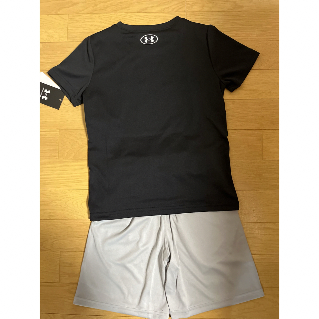 UNDER ARMOUR(アンダーアーマー)の新品　アンダーアーマー YSM 130cm パンツ　半袖Tシャツ　上下セット キッズ/ベビー/マタニティのキッズ服男の子用(90cm~)(Tシャツ/カットソー)の商品写真