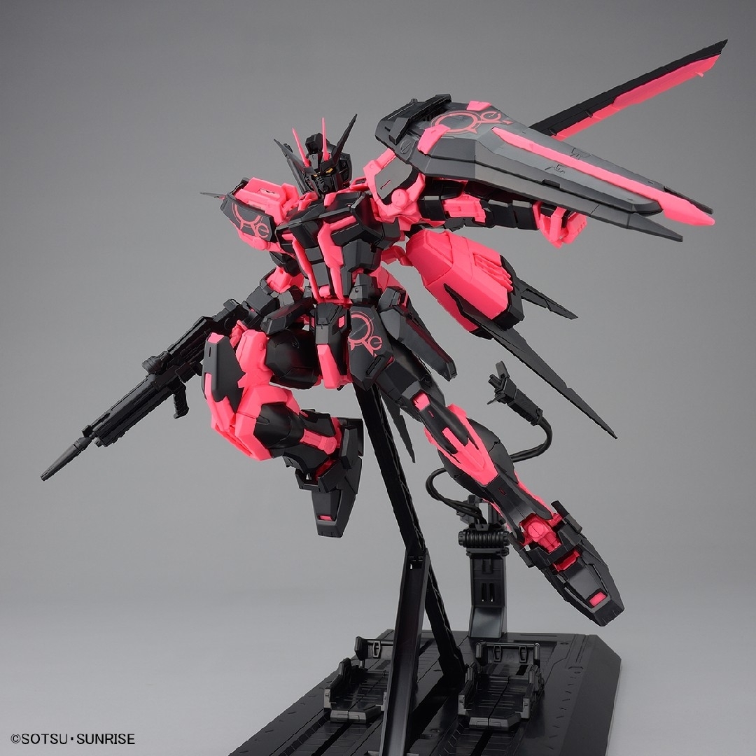 Master Grade（BANDAI）(マスターグレード)の未組立 MG エールストライクガンダム リサーキュレーションカラー ガンプラ エンタメ/ホビーのおもちゃ/ぬいぐるみ(プラモデル)の商品写真