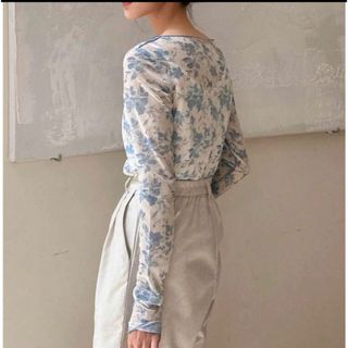 シーイン(SHEIN)の【試着のみ】花柄シアートップス (シャツ/ブラウス(長袖/七分))