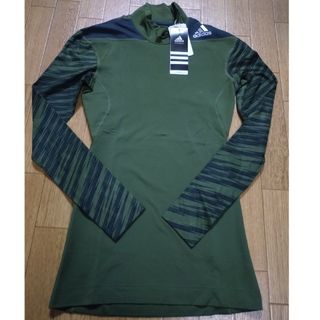 アディダス(adidas)の【新品未使用】adidas　テックフィット　長袖Tシャツ(トレーニング用品)