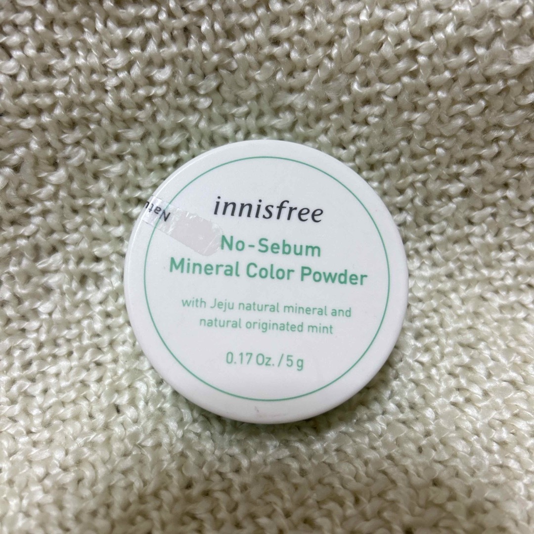 Innisfree(イニスフリー)のイニスフリー ノーセバム ミネラルカラーパウダー（2 グリーン）5g コスメ/美容のベースメイク/化粧品(フェイスパウダー)の商品写真