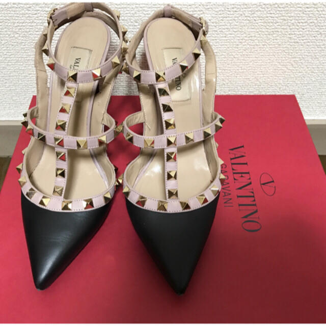 VALENTINO(ヴァレンティノ)の14日までお取り置き valentino 36cm ロックスタッズ パンプス レディースの靴/シューズ(ハイヒール/パンプス)の商品写真