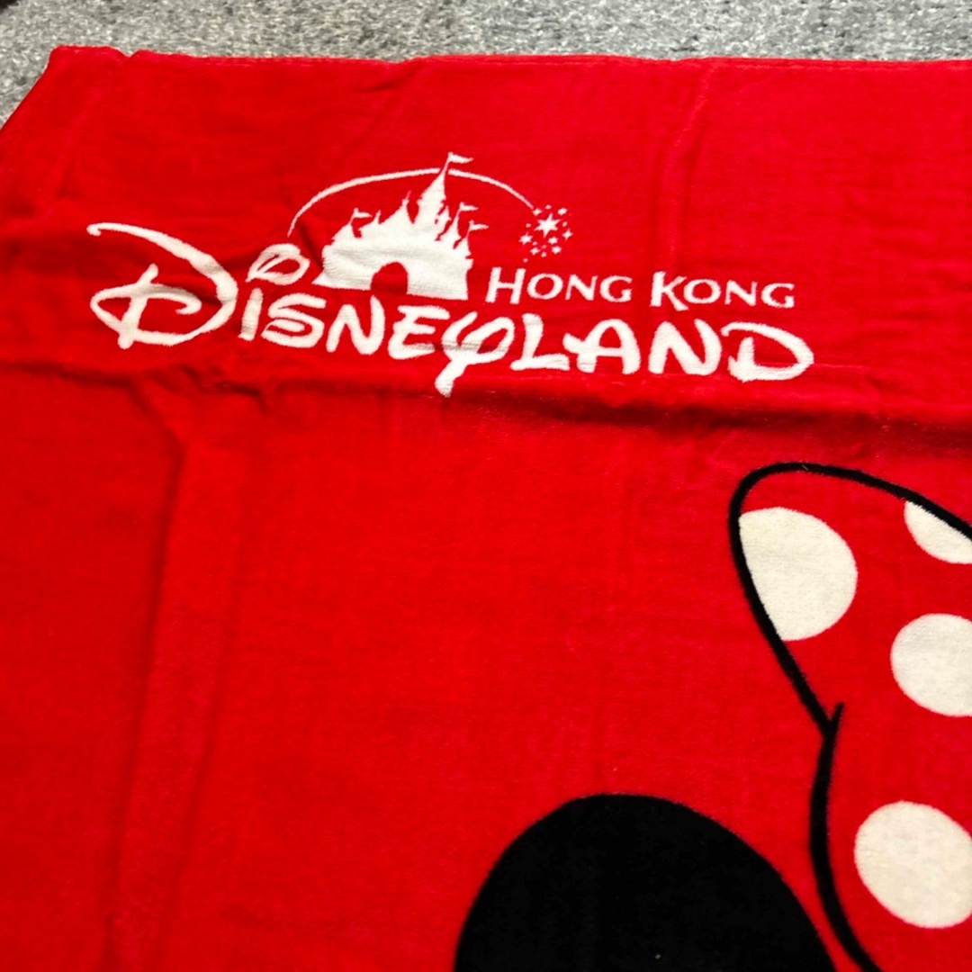 Disney(ディズニー)の香港ディズニー　バスタオル　未使用 エンタメ/ホビーのおもちゃ/ぬいぐるみ(キャラクターグッズ)の商品写真
