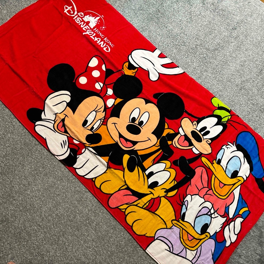 Disney(ディズニー)の香港ディズニー　バスタオル　未使用 エンタメ/ホビーのおもちゃ/ぬいぐるみ(キャラクターグッズ)の商品写真