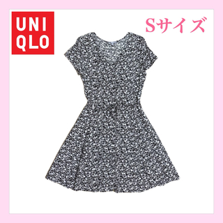 UNIQLO - ユニクロ　小花柄ワンピース　Sサイズ　ブラック　ミニワンピース