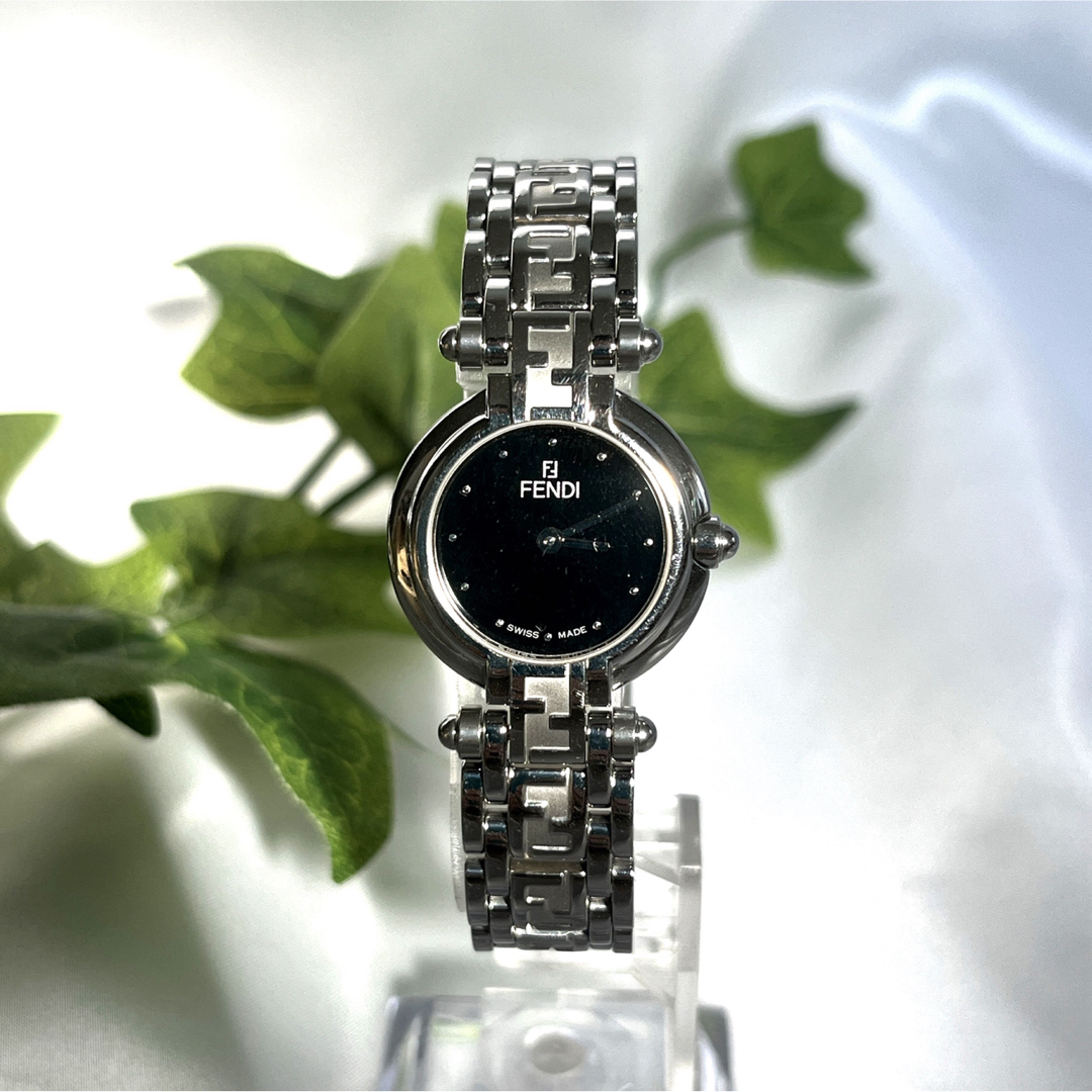 FENDI(フェンディ)の稼動品　電池交換済み　FENDI ズッカ柄　レディース　クォーツ　時計　750L レディースのファッション小物(腕時計)の商品写真
