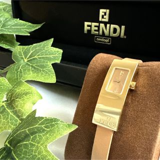 稼動品　電池交換済み　FENDI  フェンディ　ブレスレットウォッチ　ゴールド