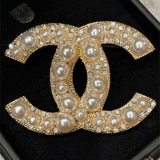 シャネル(CHANEL)の未使用 パール ゴールドブローチ(ブローチ/コサージュ)