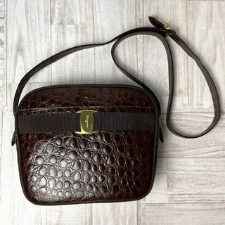 サルヴァトーレフェラガモ(Salvatore Ferragamo)の美品 サルヴァトーレフェラガモ ショルダーバッグ ヴァラ ブラウン クロコ型押し(ショルダーバッグ)