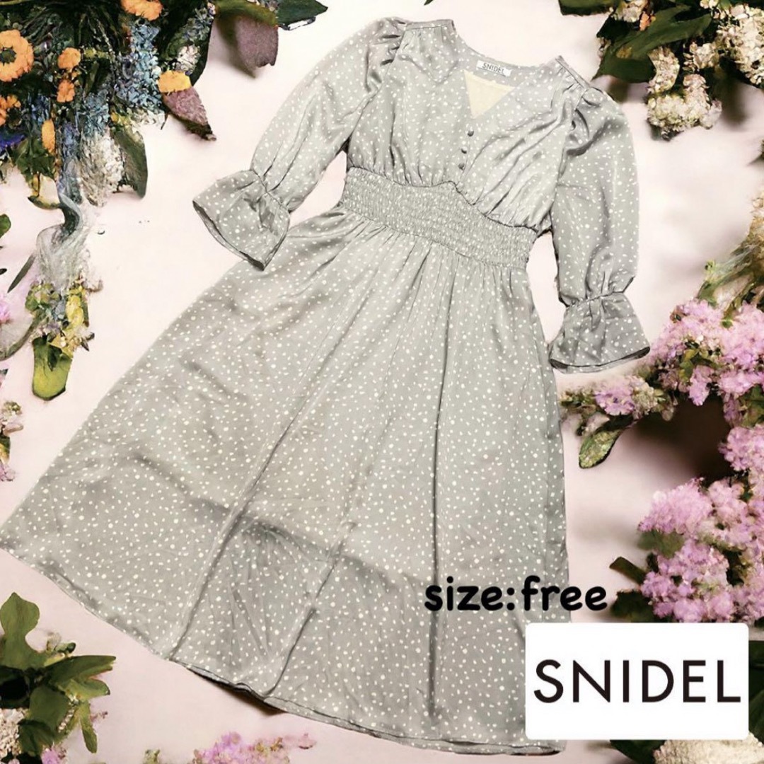 SNIDEL(スナイデル)の【SNIDEL】 ドット ロング ワンピース Vネック 9分袖 ミモレ丈 水色 レディースのワンピース(ロングワンピース/マキシワンピース)の商品写真