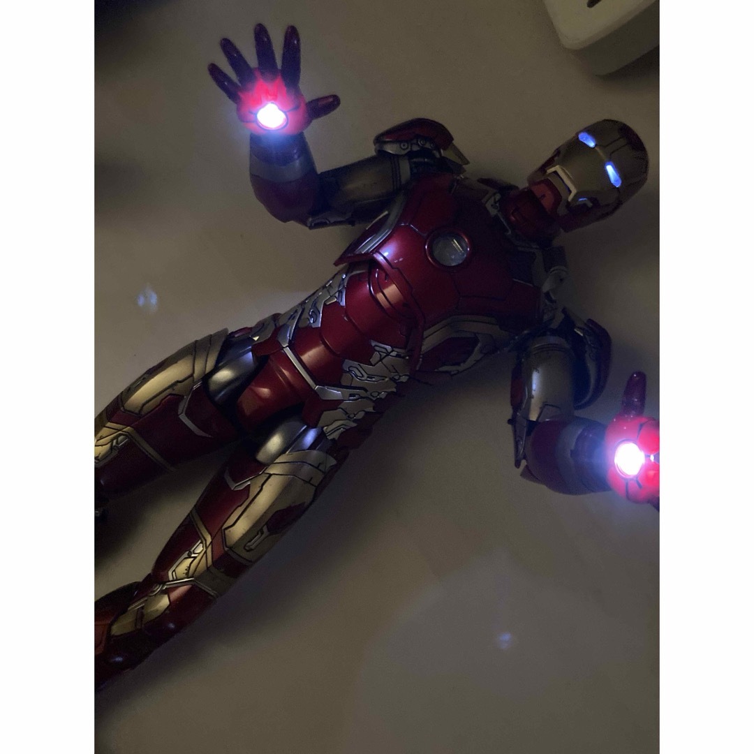 Hot Toys(ホットトイズ)のアイアンマン　MARK43 エイジオブウルトロン エンタメ/ホビーのフィギュア(アメコミ)の商品写真