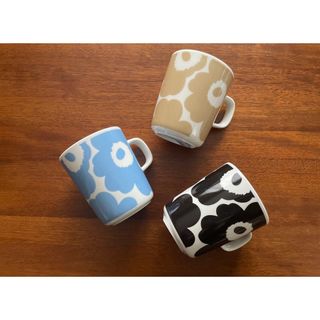 マリメッコ(marimekko)のマリメッコ　マグカップ　スカイブルー　ベージュホワイト　ブラックホワイト(グラス/カップ)