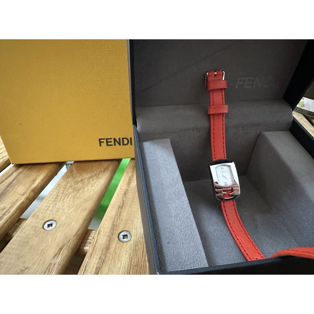 FENDI(フェンディ)のFENDI 時計　オレンジ レディースのファッション小物(腕時計)の商品写真