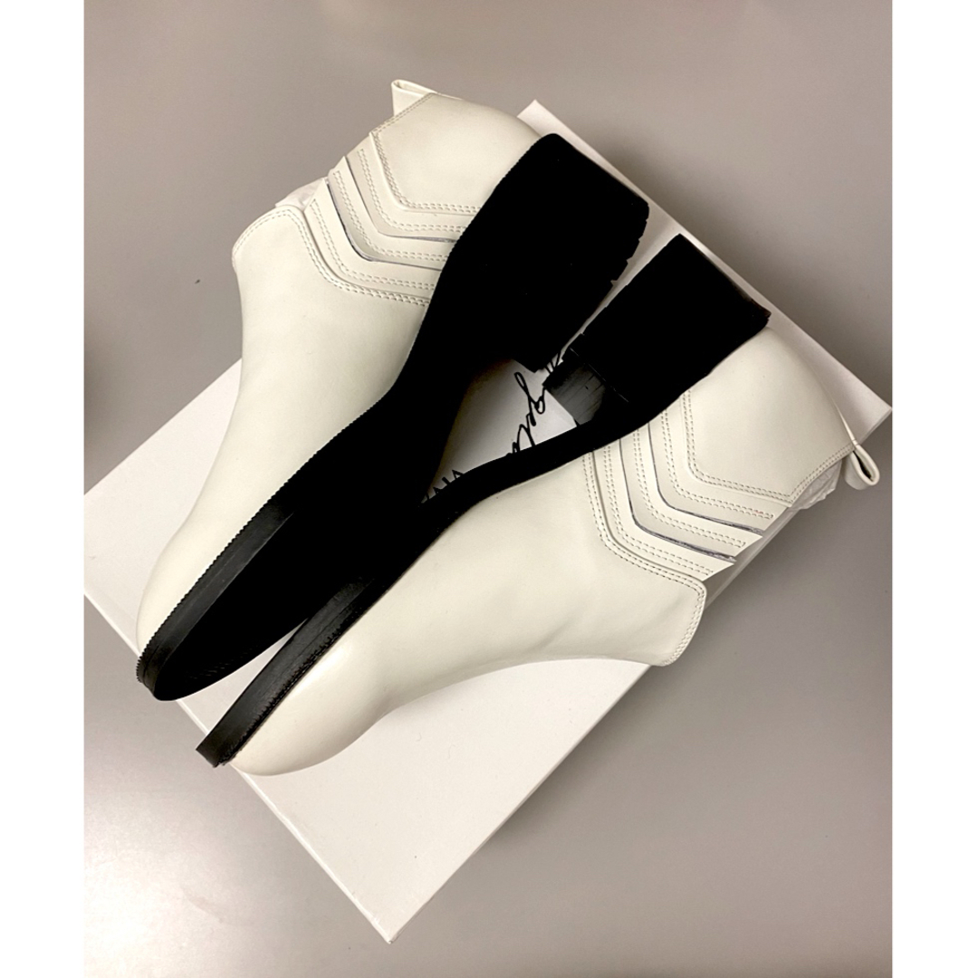 VIVA ANGELINA(ビバアンジェリーナ)の【新品】viva angelina ショートブーツ ホワイト レディースの靴/シューズ(ブーティ)の商品写真
