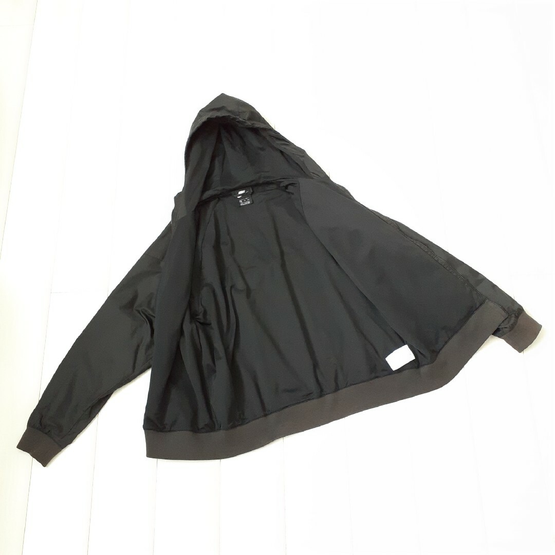 NIKE(ナイキ)のNIKE　ブラック　シャカシャカジャンパー メンズのジャケット/アウター(ブルゾン)の商品写真
