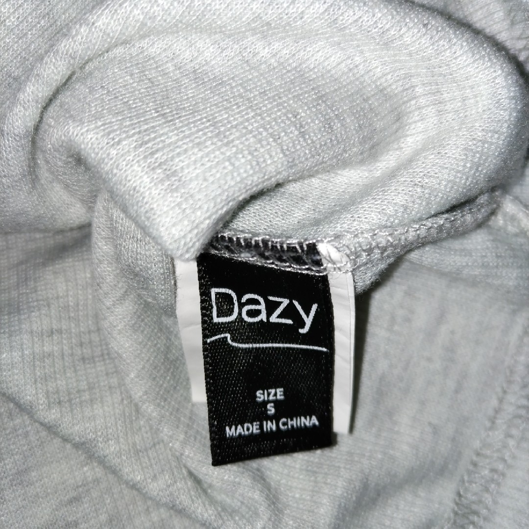 SHEIN(シーイン)のDAZY ボタンフロント レディースのトップス(Tシャツ(半袖/袖なし))の商品写真