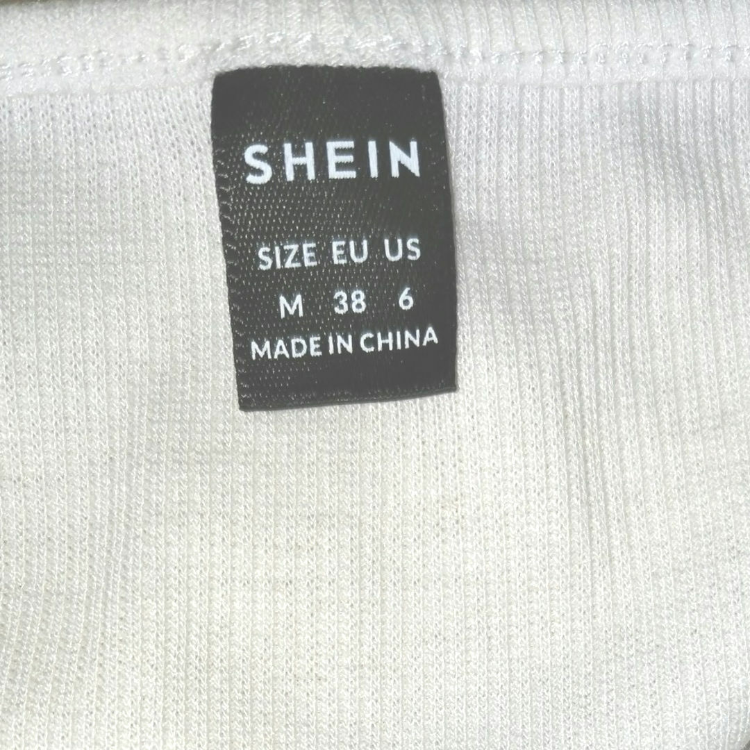 SHEIN(シーイン)のSHEIN 　クロップド トップス　白 レディースのトップス(カットソー(半袖/袖なし))の商品写真