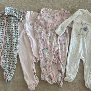 ベビーギャップ(babyGAP)の女の子赤ちゃん　夏生まれ　ベビー服　まとめ売り(ロンパース)