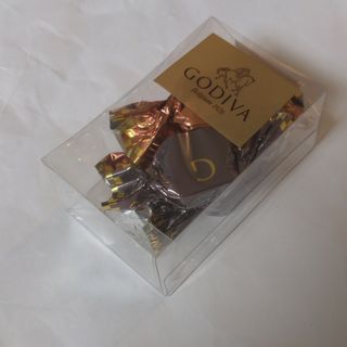 ゴディバ(GODIVA)のゴディバ　キューブ　アソートメント　4粒　新品(菓子/デザート)