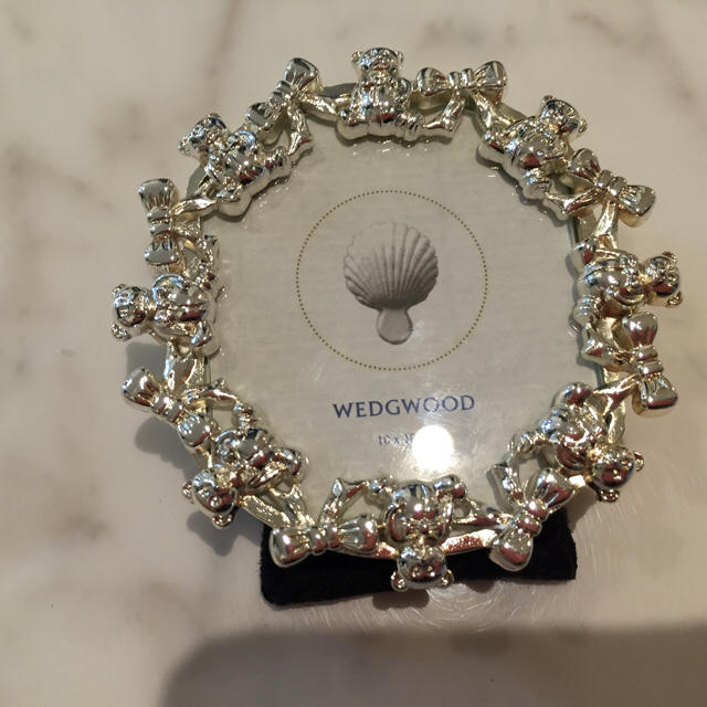 WEDGWOOD(ウェッジウッド)のWedgwood 写真立てシルバー 円形 インテリア/住まい/日用品のインテリア小物(フォトフレーム)の商品写真