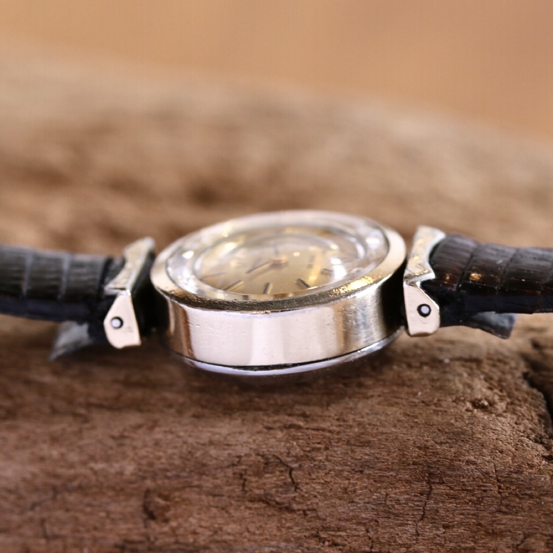 OMEGA(オメガ)の稼働品　OMEGAオメガ　カットガラス レディース　ゴールド　腕時計 レディースのファッション小物(腕時計)の商品写真