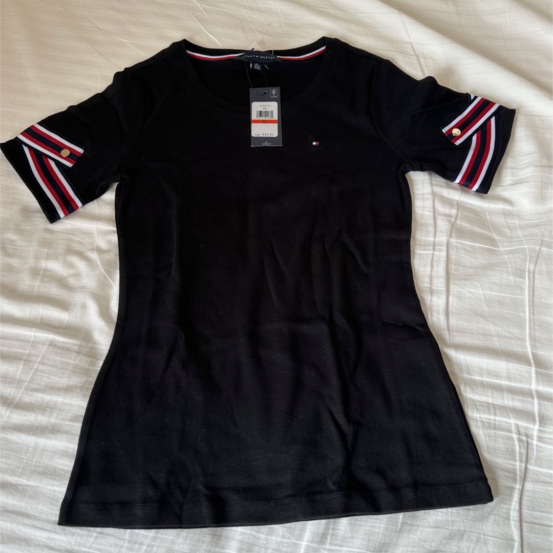 TOMMY HILFIGER(トミーヒルフィガー)のTommy Hilfiger Mサイズ　可愛いデザインのTシャツ　新品タグ付き レディースのトップス(Tシャツ(半袖/袖なし))の商品写真