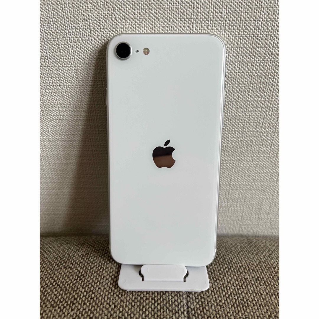 iPhone(アイフォーン)のiPhone SE 2世代目 スマホ/家電/カメラのスマートフォン/携帯電話(スマートフォン本体)の商品写真