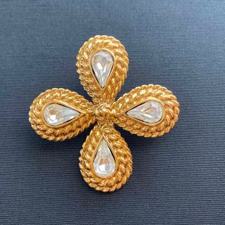 Yves Saint Laurent(ブローチ/コサージュ)のフリマアイテム一覧 Yves Saint Laurent(ブローチ/コサージュ)のフリマアイテム一覧