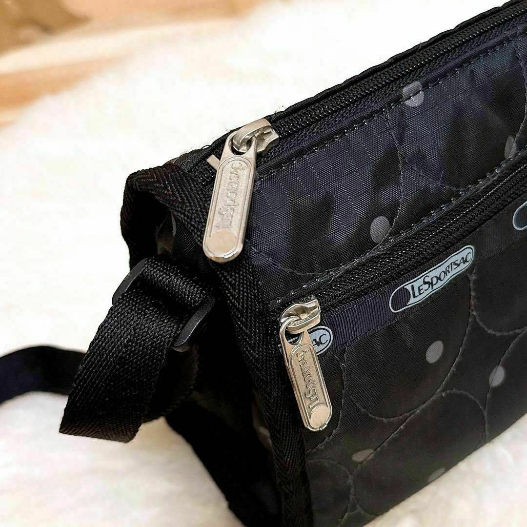 LeSportsac(レスポートサック)の【レスポートサック】水玉 ドット柄 ショルダーバッグ ステッチ刺繍 黒×グレー レディースのバッグ(ショルダーバッグ)の商品写真