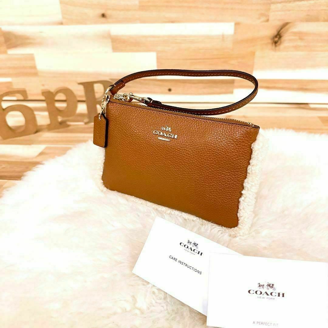 COACH(コーチ)の【コーチ】COACH 型押し レザー 革 ファー ドッキング ポーチ 茶×白 レディースのファッション小物(ポーチ)の商品写真