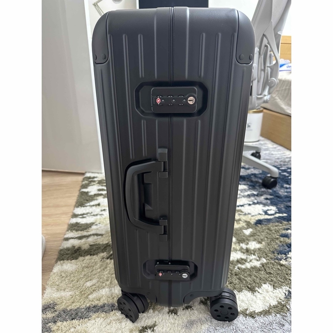 RIMOWA(リモワ)のRimowa HYBRID Check-In M リモワルーツケース　62L メンズのバッグ(トラベルバッグ/スーツケース)の商品写真