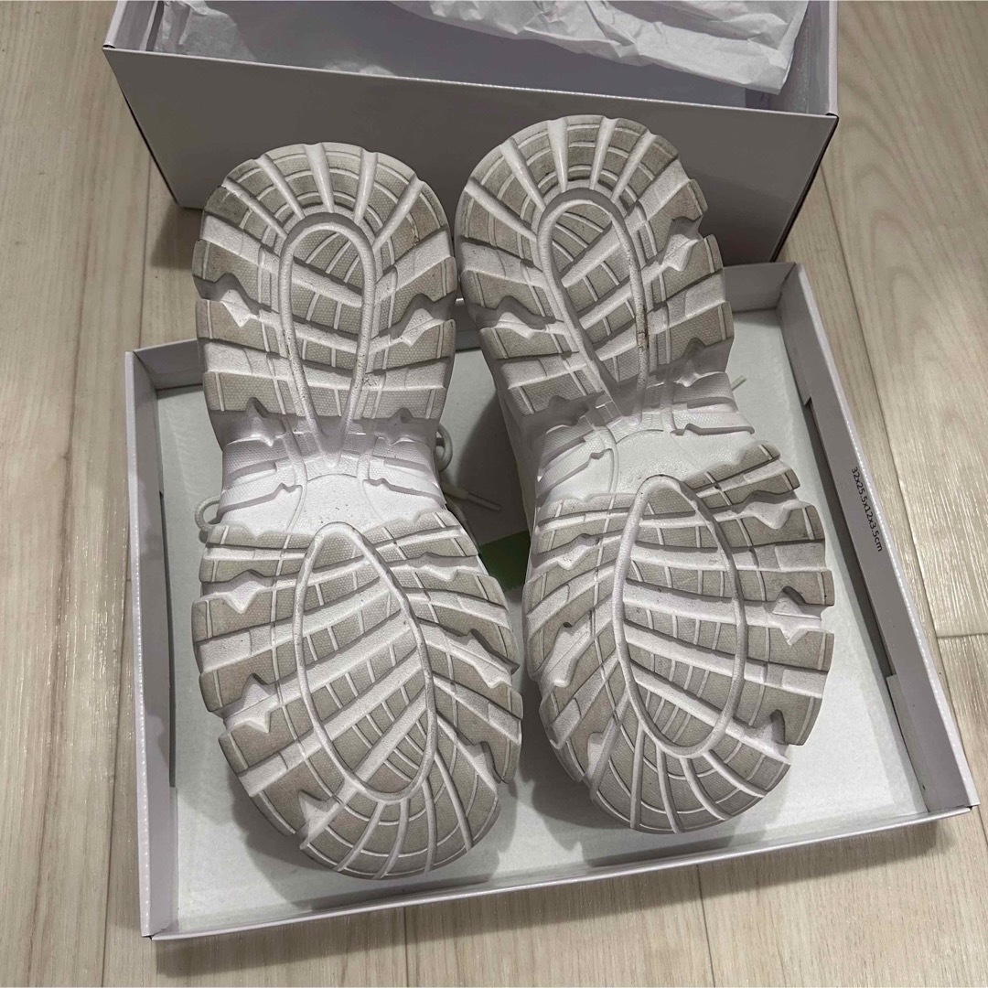 LEPSIM(レプシィム)のLEPSIM 厚底 スニーカー オフホワイト Mサイズ 完売品 レディースの靴/シューズ(スニーカー)の商品写真
