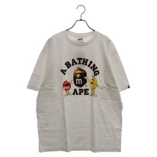 アベイシングエイプ(A BATHING APE)のA BATHING APE アベイシングエイプ × M&M’S COLLEGE TEE エムアンドエムズ カレッジ ロゴプリント クルーネック カットソー 半袖Tシャツ ホワイト(Tシャツ/カットソー(半袖/袖なし))