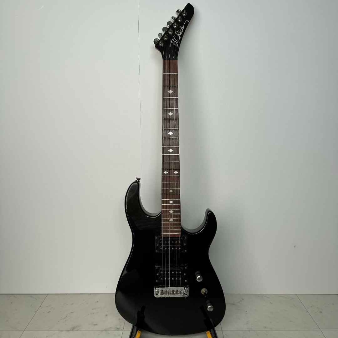 B.C.Rich ストラトキャスター タイプ エレキギター 楽器のギター(エレキギター)の商品写真