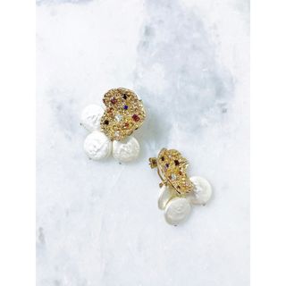 ザラ(ZARA)のZARA🍋美品　ビジュー付ゴールドプレート　バロックパールピアス　ドロップピアス(ピアス)