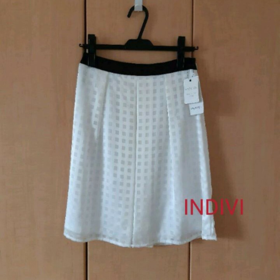 INDIVI インディヴィ　フレアスカート　ホワイト　白 レディースのスカート(ひざ丈スカート)の商品写真