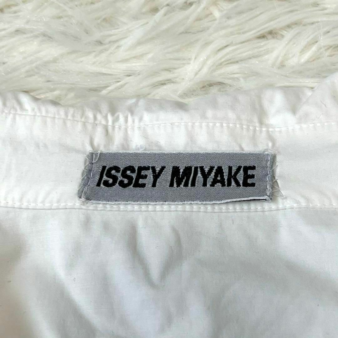 ISSEY MIYAKE(イッセイミヤケ)のISSEY イッセイミヤケ　白シャツ　シャツ　M メンズのトップス(シャツ)の商品写真