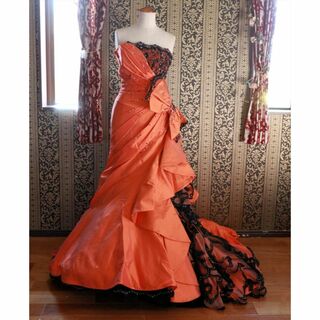 サンクタカリナのシルク生地高級ウエディングドレス7号オレンジカラードレス(ウェディングドレス)