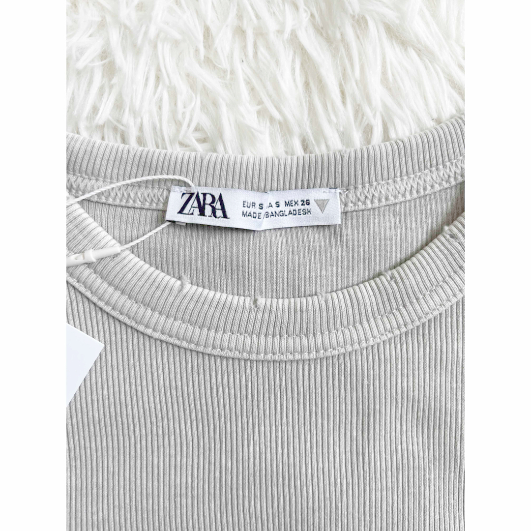 ZARA(ザラ)のZARA フェイドエフェクトリブクロップドトップス　パールグレー レディースのトップス(Tシャツ(半袖/袖なし))の商品写真