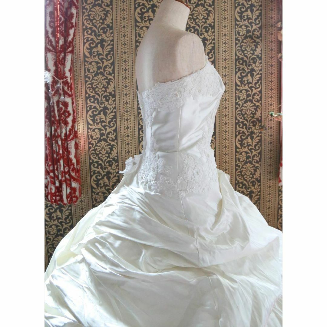ワタベウエディングAvica高級ウエディングドレス9号Mサイズ レディースのフォーマル/ドレス(ウェディングドレス)の商品写真