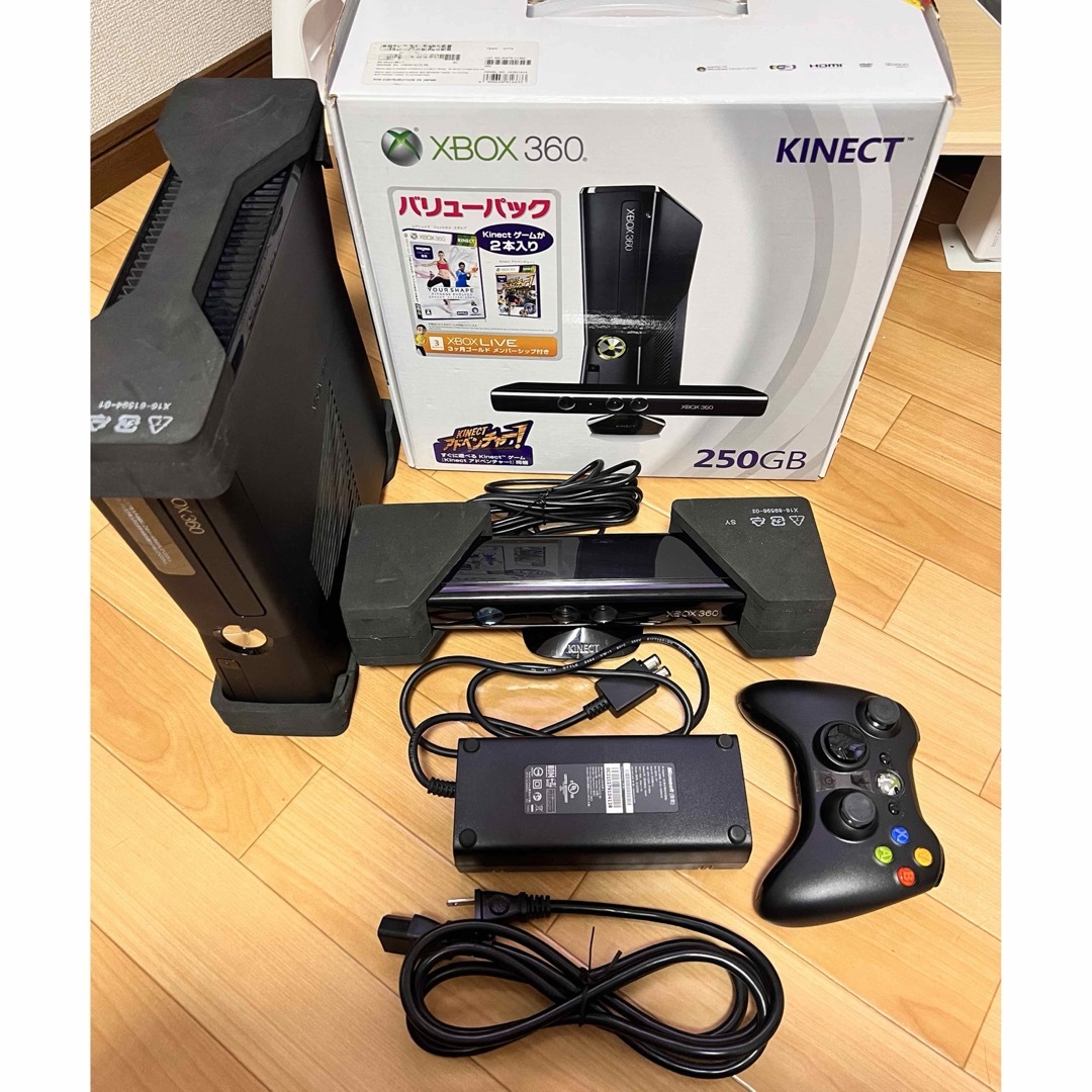 Xbox360(エックスボックス360)のXBOX360  (250GB)  本体+KINECT エンタメ/ホビーのゲームソフト/ゲーム機本体(家庭用ゲーム機本体)の商品写真